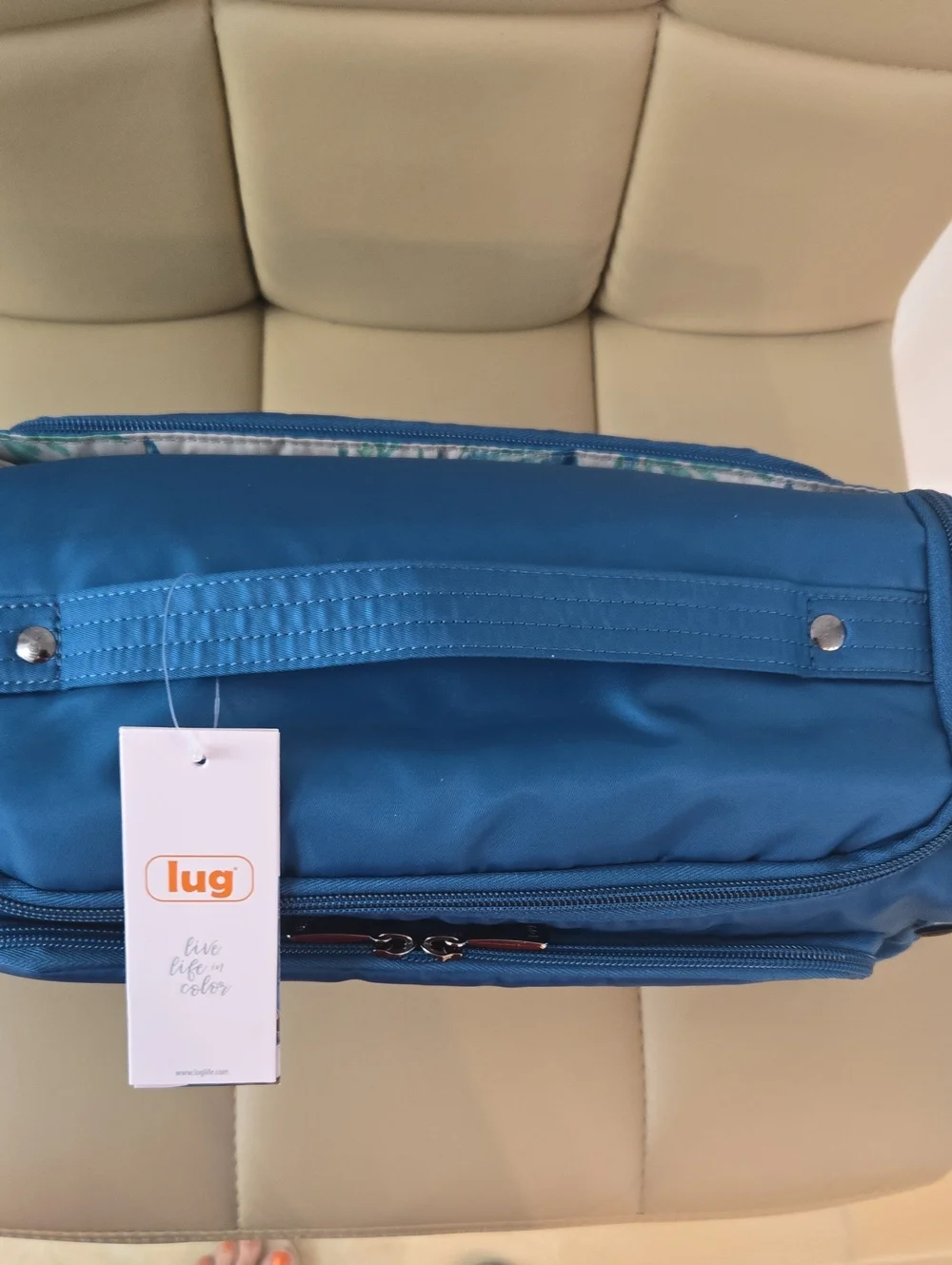 lug large toiletry